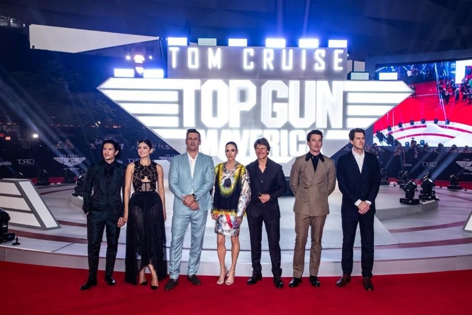 El elenco de la película 'Top Gun: Maverick' se presentó en la alfombra roja del estreno en Plaza Parque Toreo.