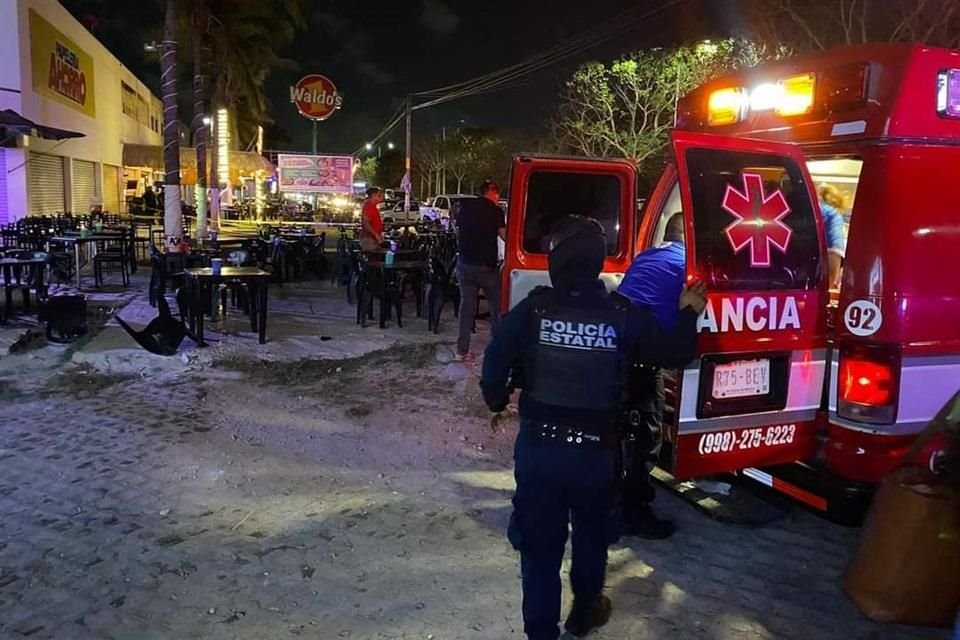 Ataques armados simultáneos en diversos bares de Cancún, Quintana Roo, dejaron al menos 7 heridos, según reportes.
