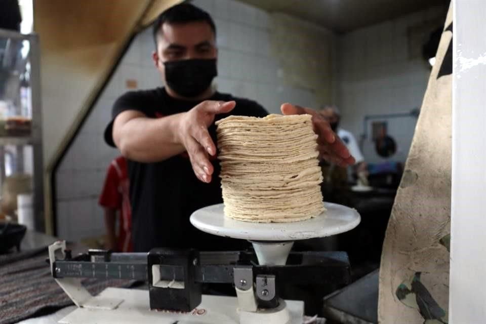 La tortilla es de los alimentos que más han subido de precio por la inflación.