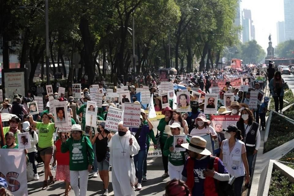 Provenientes de diversos estados del País y de la CDMX, mujeres partieron del Monumento a la Madre hacia el Ángel de la Independencia.