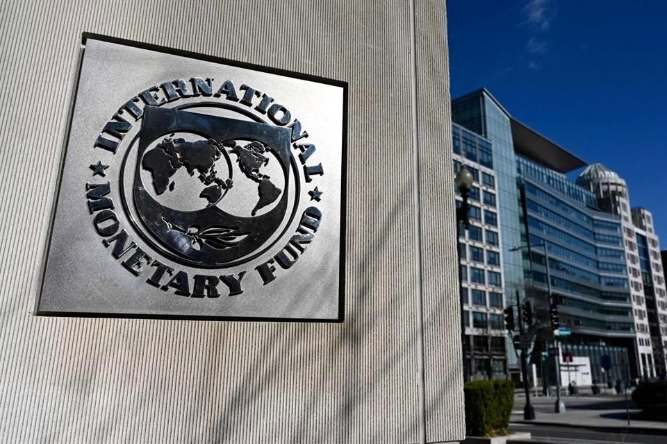 FMI anticipó que presupuesto federal del País para 2024 enfrentará cada vez más presiones por menores ingresos y mayores gastos.