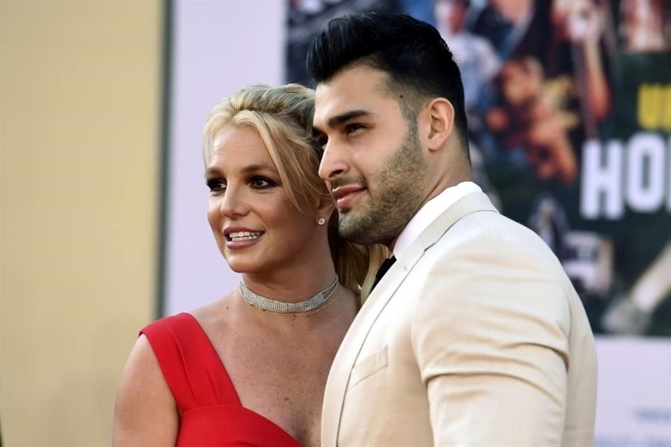 Britney Spears y su novio Sam Asghari dieron a conocer que perdieron el bebé que esperaban, debido a un aborto espontáneo.