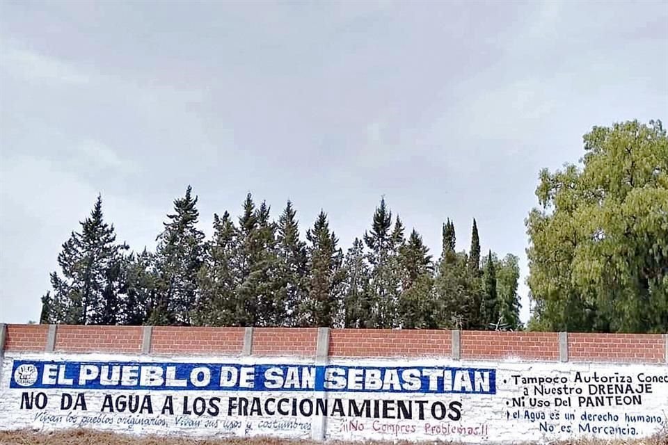 En el poblado de San Sebastian, en Zumpango, la expansión inmobiliaria mantiene inconformes a los vecinos, quienes se niegan a compartir agua con fraccionamientos.