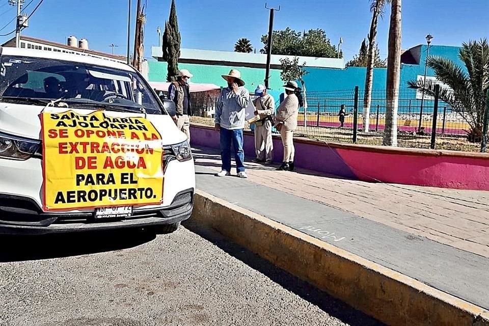Pobladores de la localidad de Santa María Ajoloapan, en Tecámac, se oponen a la explotación de sus recursos.