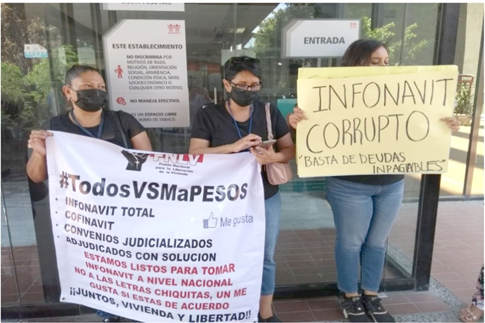 Derechohabientes protestaron ayer en las delegaciones del Infonavit en todo el País, como la de NL.