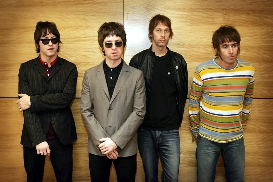 La legendaria guitarra que Liam Gallagher destrozó en 2009 para marcar la ruptura del grupo Oasis, fue subastada en 407 mil dólares.
