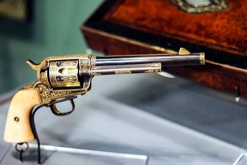 El revólver fabricado en acero y oro fue rescatado por el historiador cubano Eusebio Leal Spengler.