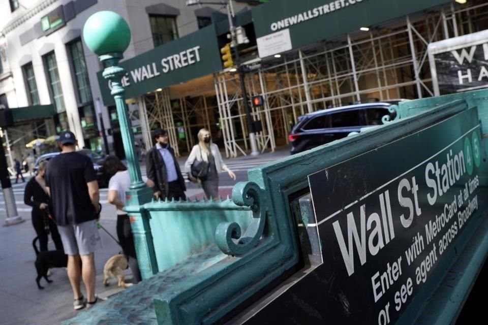 Wall Street cerró una jornada negra ante los malos resultados financieros de Target y otras minoristas que reavivaron los temores de que la inflación está reduciendo las ganancias corporativas.