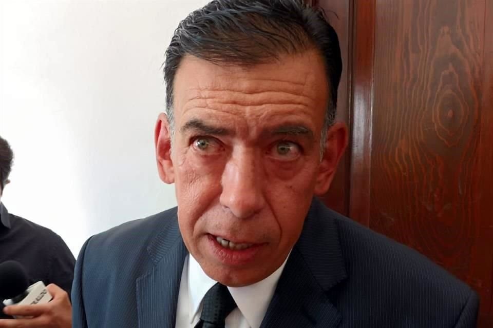 El ex Gobernador de Coahuila Humberto Moreira Valdés reapareció hoy en Saltillo al acudir al Palacio de Gobierno de Coahuila a un homenaje póstumo para el ex Gobernador Eliseo Mendoza Berrueto.