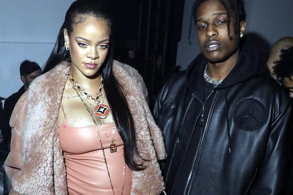 Rihanna y A$AP Rocky le dieron la bienvenida a su primer hijo, la cantante dio a luz en Los Ángeles.