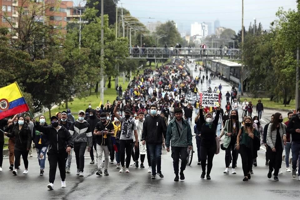 Marcha de universitarios contrarios a la reforma fiscal del Presidente Iván Duque, en Bogotá, Colombia.