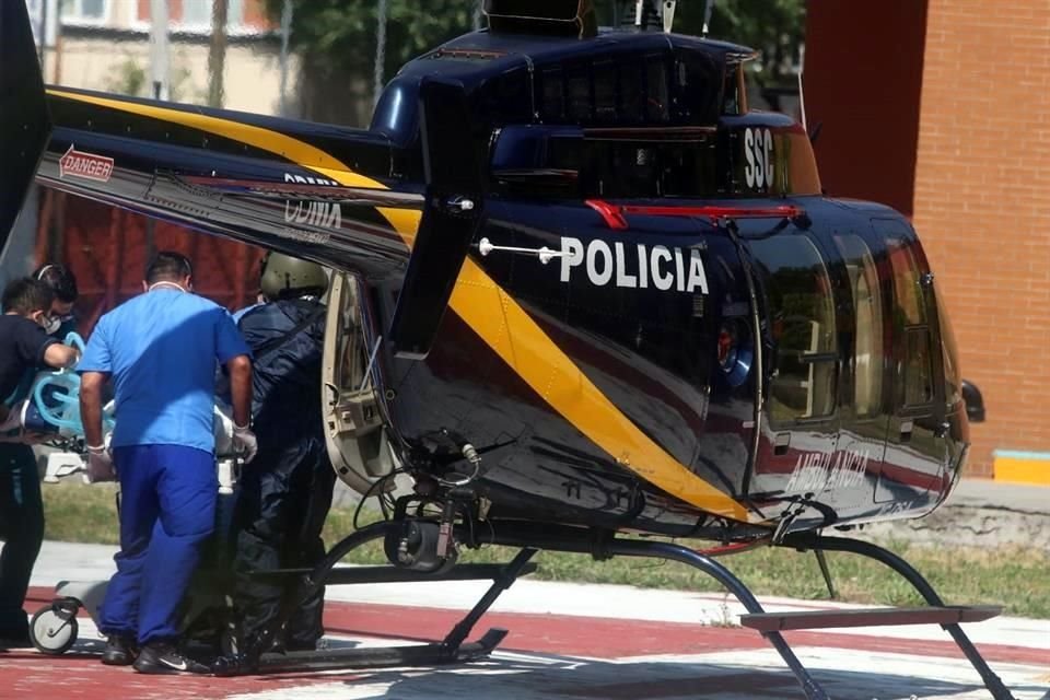 Alrededor de las 10:30 horas, los socorristas recogieron al lesionado a bordo de un helicóptero.