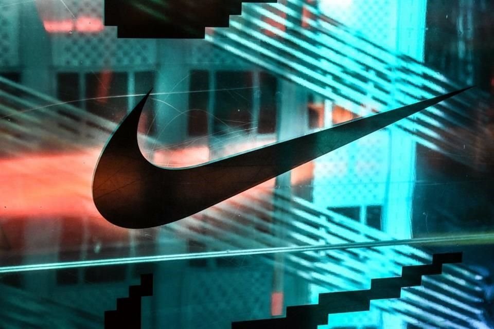 Nike dijo que mantiene suspendidas sus operaciones en Rusia.
