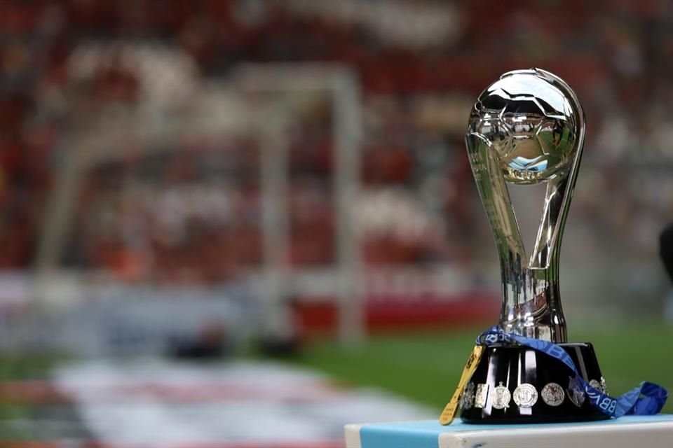 El trofeo para el campeón del Clausura 2022.