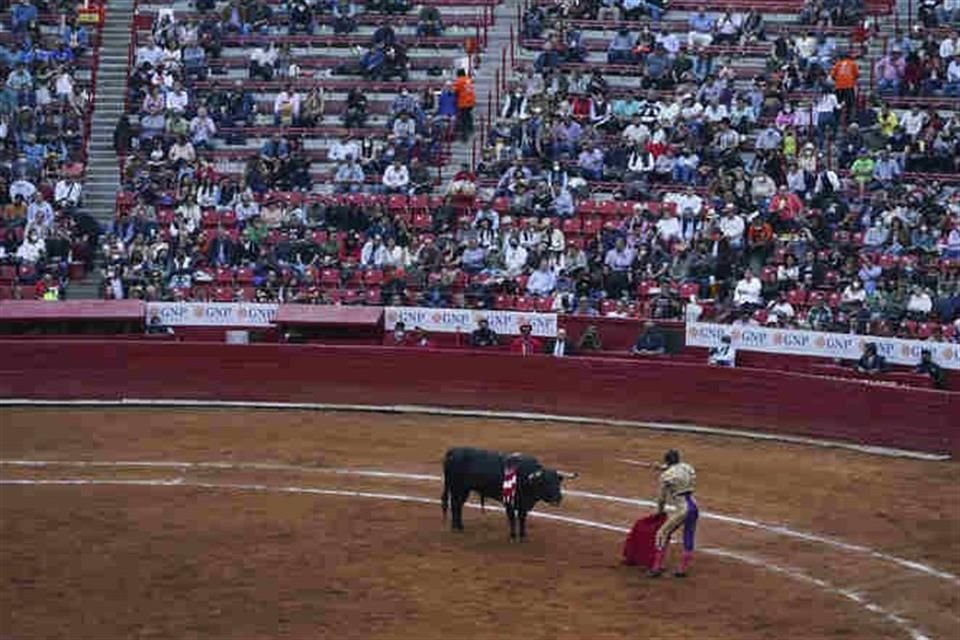 Juez federal ordenó suspender corridas de toros en la Plaza México, en la Alcaldía Benito Juárez, mientras se dicta resolución definitiva.