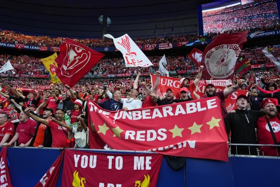 Según los reportes, algunos aficionados del Liverpool entraron al estadio sin boleto.