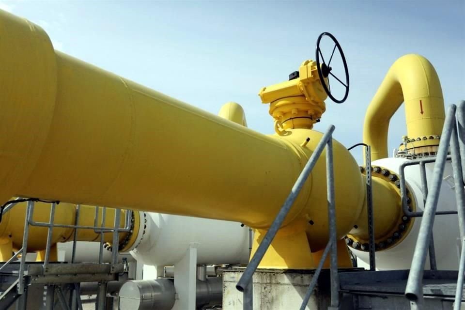 El juez puso un alto a la orden del Gobierno federal que obligaba a las empresas privadas a comprar gas natural a Pemex y a la CFE.