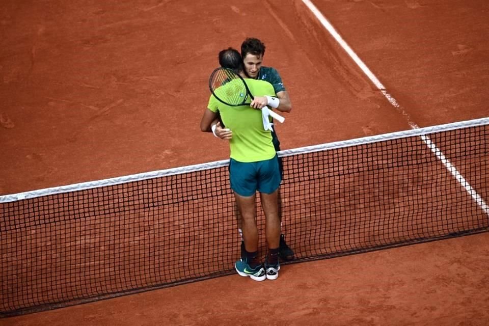 Al final, Nadal felicitó a Ruud, quien vivió su primera Final de un Grand Slam.