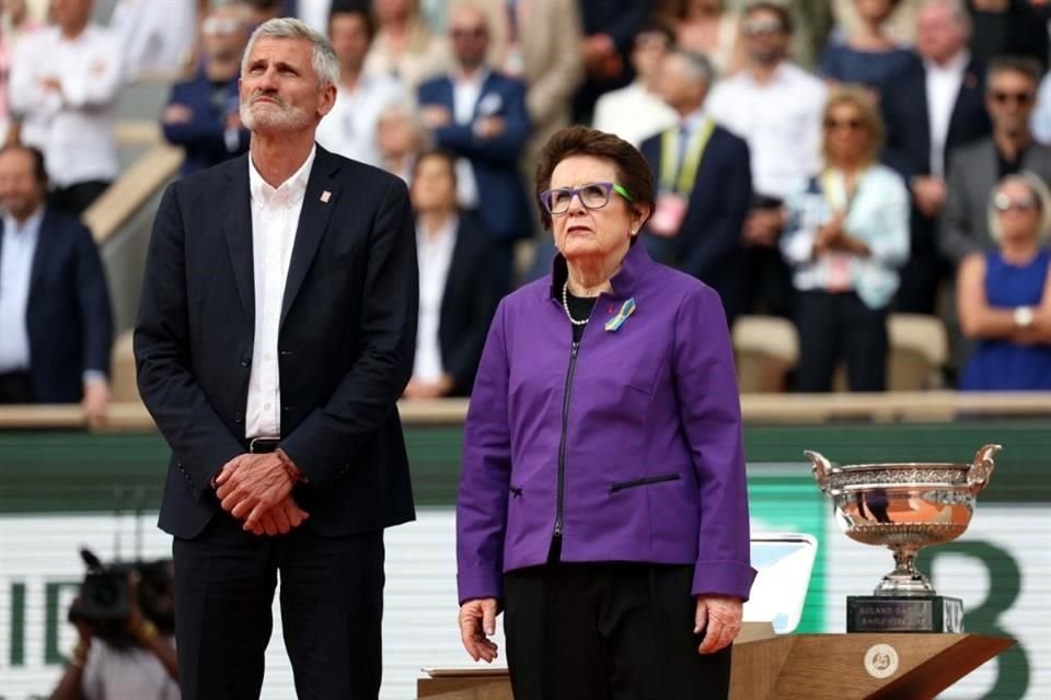 La ex tenista Billie Jean King entregó el trofeo parisino a Nadal.