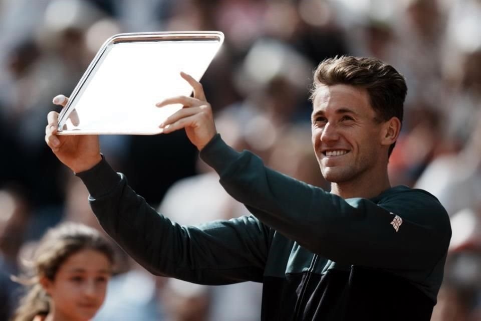 'Fui una víctima más', dijo sonriente Casper Ruud refiriéndose a todos aquellos que han intentado, sin éxito, ganarle una Final del Abierto de Francia a Rafael Nadal.