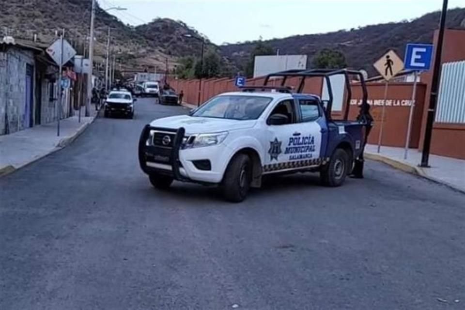 Hombres armados asesinaron a 6 personas cerca de una escuela en la comunidad de Barrón, en Salamanca, Guanajuato, según reportes.