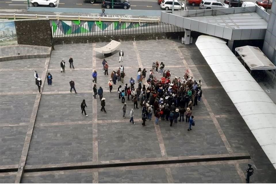 Las instalaciones de la Conagua en la CDMX fueron el escenario de una protesta de pobladores de Hidalgo que ingresaron a la fuerza para exigir el abasto del servicio.