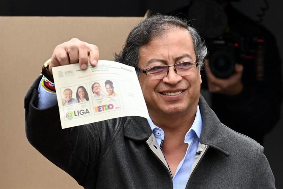 El candidato emitió su voto en Bogotá.