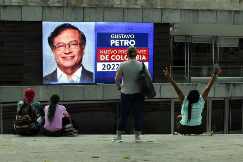 Colombianos reaccionan a los resultados de la presidencial.