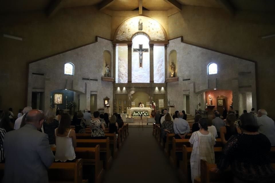 Familiares y amigos acudieron a la misa en honor a los jesuitas asesinados en Chihuahua.