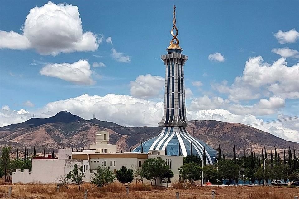 La Torre de la Fe, la insignia de La Luz del Mundo en el Estado de Guanajuato.