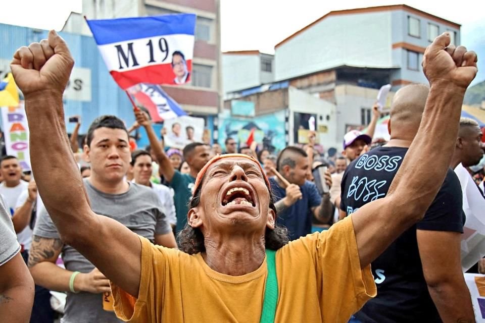 Tras la victoria de Gustavo Petro y Francia Márquez, el pueblo colombiano saió a las calles a festejar.