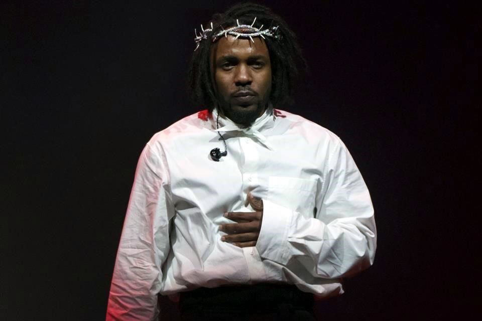 Al finalizar su show durante el cierre del Festival de Glastonbury, en Inglaterra, el rapero Kendrick Lamar abogó por los derechos de las mujeres.