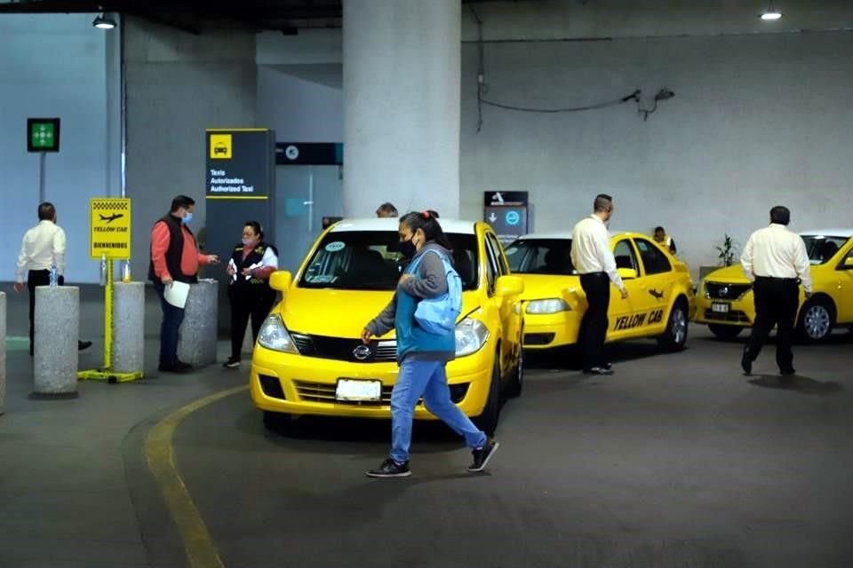 Ignacio Rodrguez, presidente del Movimiento Nacional Transportista, acus que los taxistas deben cumplir requisitos como revista vehicular, cesin de derechos, cromtica y revisiones.