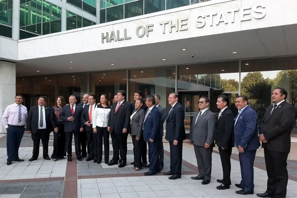 Representantes de la Confederación Autónoma de Trabajadores y Empleados de México (CATEM) acudieron a la capital de Estados Unidos para la apertura de la oficina.