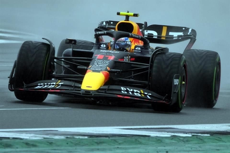 Sergio Pérez saldrá detrás de Charles Leclerc.
