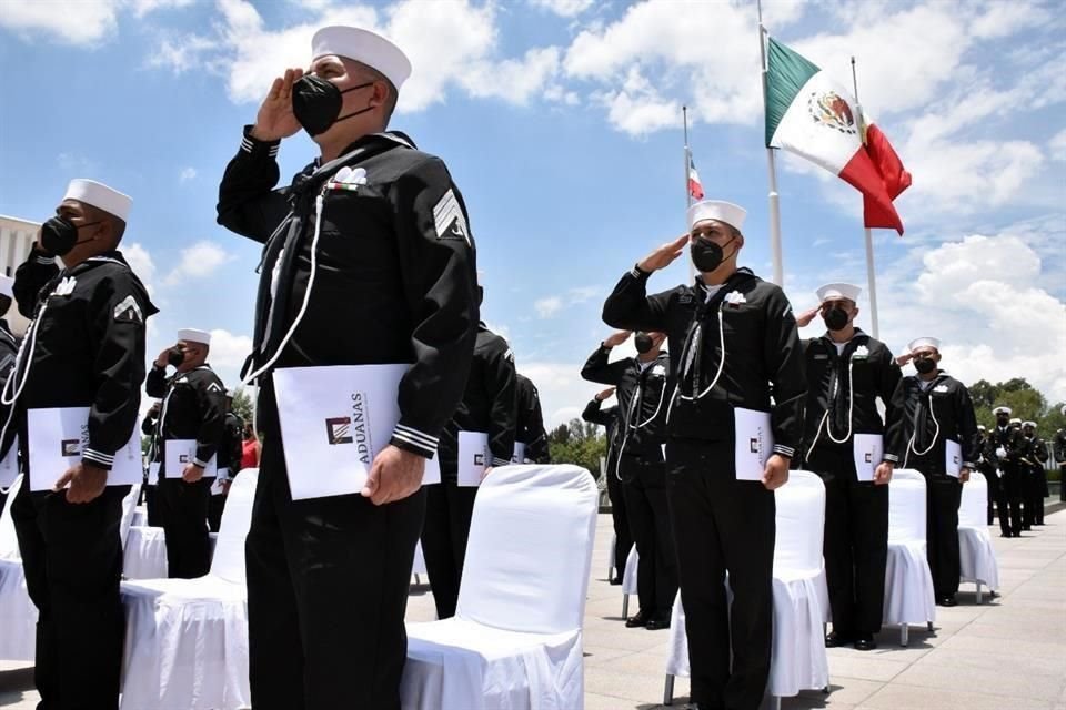 Los agentes navales recibieron capacitación en el AICM y en la Aduana de la Ciudad de México.