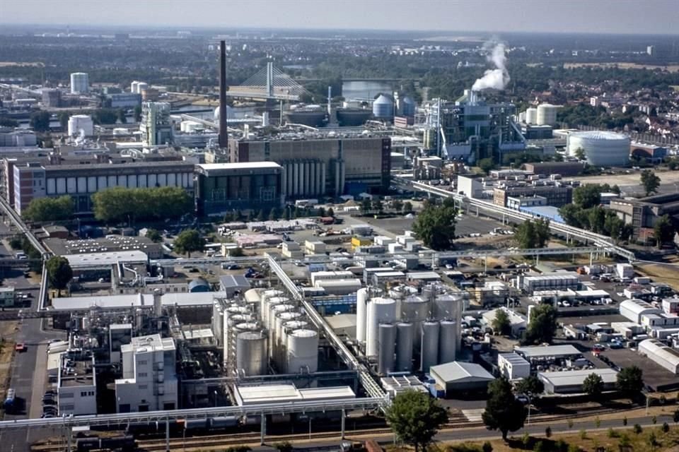 Industrial Park de Hoechst en Frankfurt. Alemania ha pasado a la segunda fase de su plan para hacer frente a las interrupciones del suministro de gas.