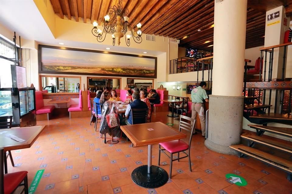 Crisis económica por Covid en México provocó cierre de 20% de restaurantes, es decir, 120 mil negocios donde laboraban 400 mil empleados.