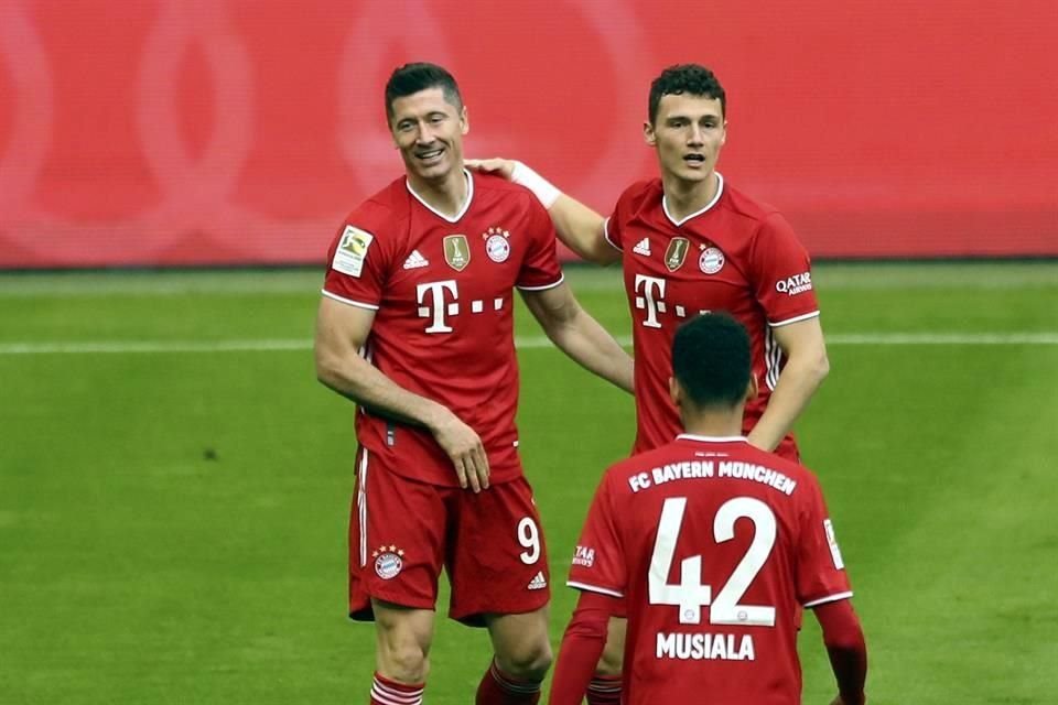 Los de Múnich conquistaron su noveno título de Liga consecutivo antes de iniciar su duelo ante el Borussia Mönchengladbach.