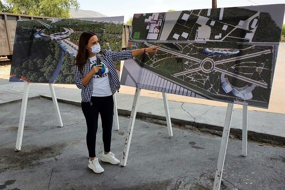 Clara Luz Flores expuso su proyecto 'Gran Parque Metropolitano', con el que dijo que ocuparía el derecho de vía del Gobierno federal, por abarcar también zonas del ferrocarril.