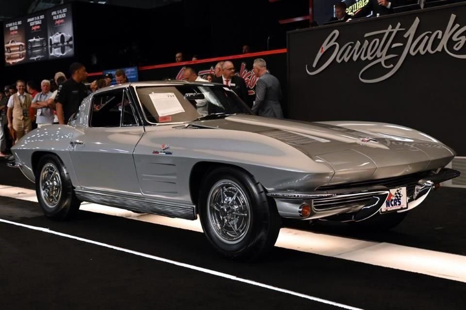 Este Corvette 1963 fue el segundo más costoso, estuvo por los 566 mil dólares.