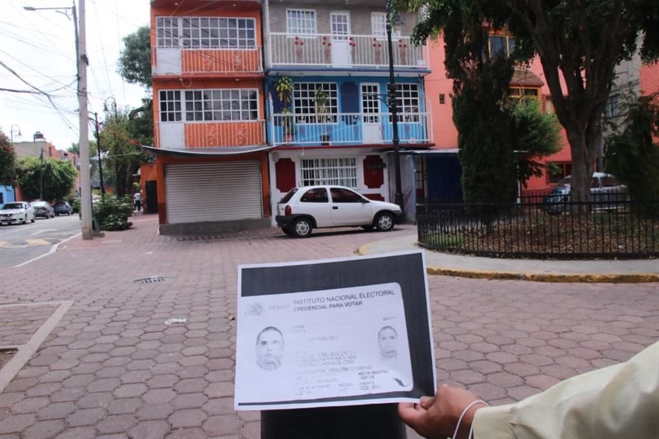 En la Calle Plaza de la Revolución, en la Alcaldía Venustiano Carranza, la numeración llega hasta el 75, mientras que, en la identificación, se refiere al 133.