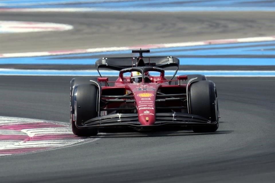 Charles Leclerc sigue brillando con su Ferrari.