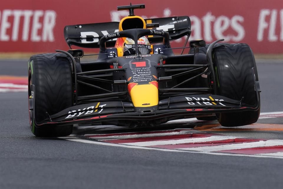 Max Verstappen explotó contra su equipo tras quedarse en el décimo puesto de salida.