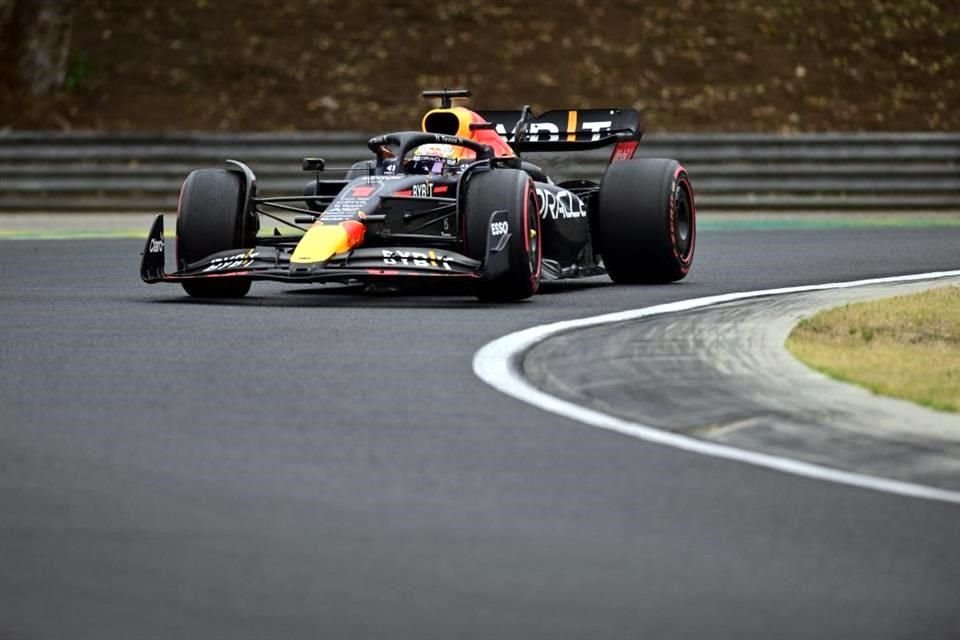 Max Verstappen aprovechó la buena estrategia de Red Bull y subió a lo más alto del podio en Hungría.