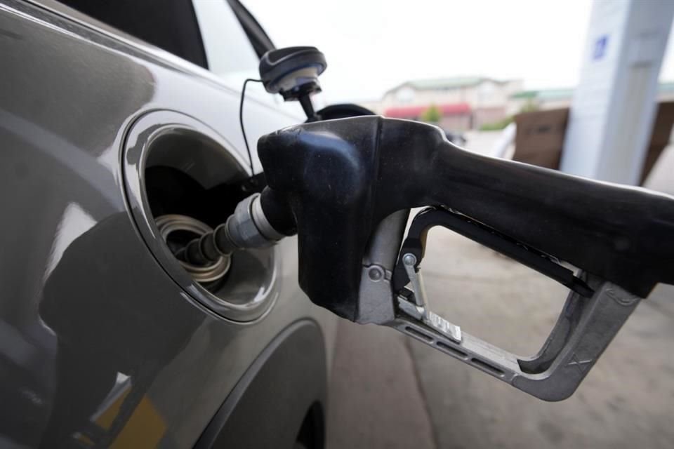 Del 25 de abril al 1 de mayo pasado se registró una demanda nacional de gasolinas promedio de 894 mil barriles diarios, el mayor pico de consumo desde 2018. 