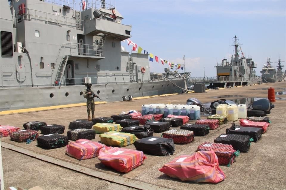 La Armada de México logró decomisar 1.6 toneladas de cocaína en un operativo llevado a cabo en Michoacán.