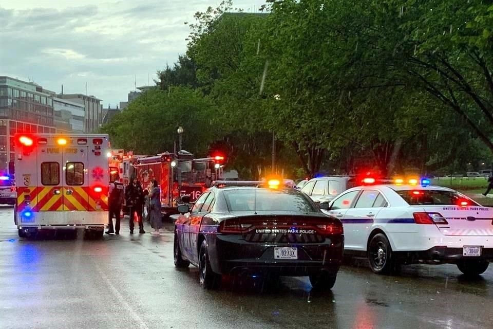 Bomberos y servicios de emergencia se movilizaron en el Lafayette Park por la caída del rayo.