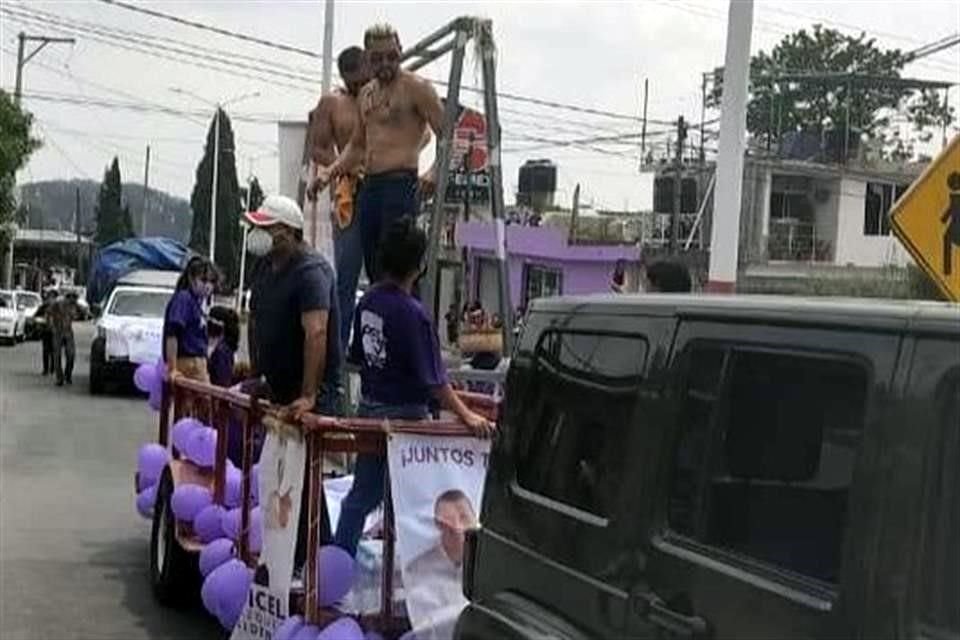 Rubicel Velázquez, candidato del PES a Presidencia municipal de Tetela del Volcán, Morelos, festejó el Día de las Madres con strippers.