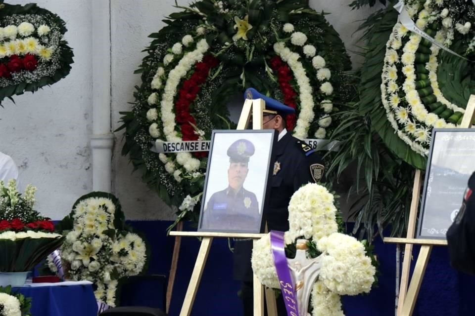 Serafín, elemento de la Secretaría de Seguridad Ciudadana que murió arrollado, fue homenajeado en el cuartel de la Policía Auxiliar.